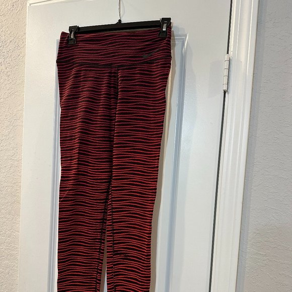 Nike DriFit Women's Small Red Leggings - Picture 1 of 2